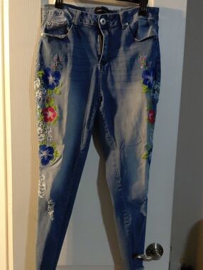Ashley Stewart Blue Skinny Jeans with Multicolor Floral Embroidery